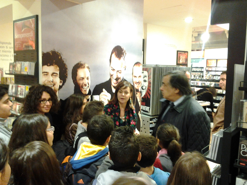 La 1F alla Feltrinelli per una visita didattica