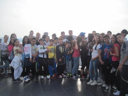 14-foto-di-gruppo-sulla-piazza-di-pizzo-calabro