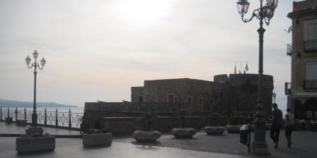 15-il-castello-borbonico-dove-fu-ucciso-marat