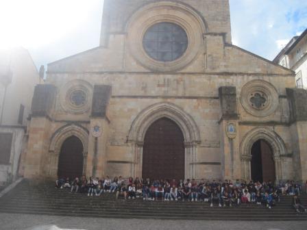 44-tutti-davanti-alla-cattedrale-di-cosenza