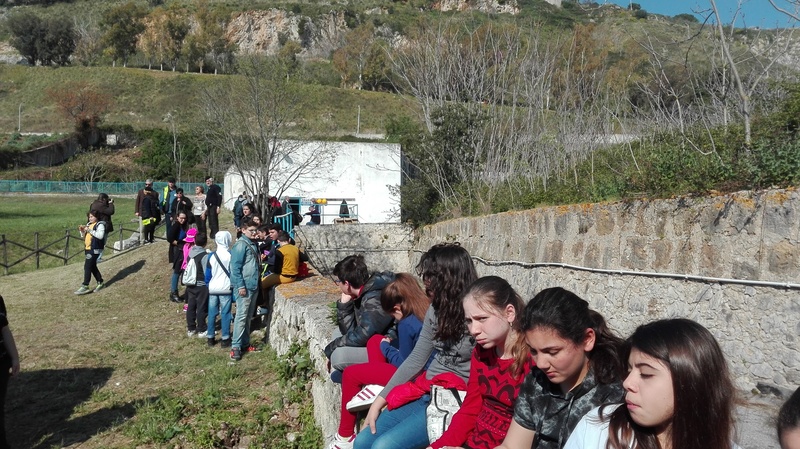 2016-04-06_03-_I_ragazzi_attendono