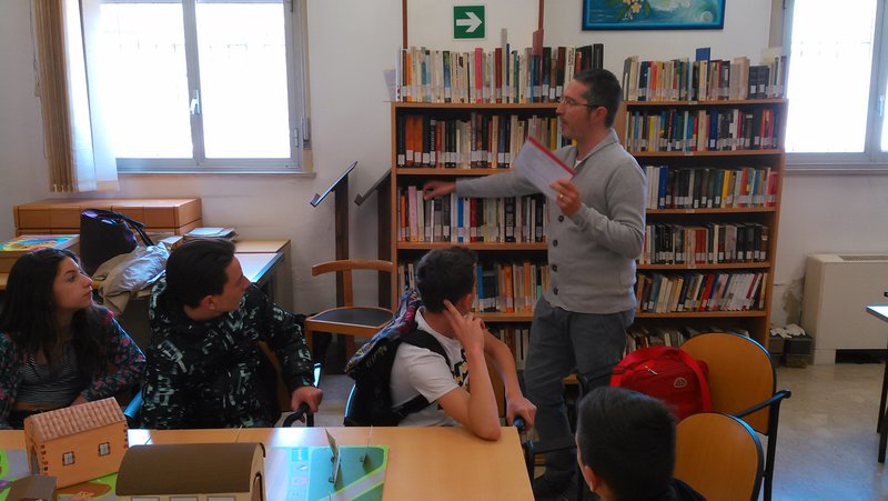 Gli studenti delle classi 2E, 3E e 2F alla biblioteca di Brancaccio