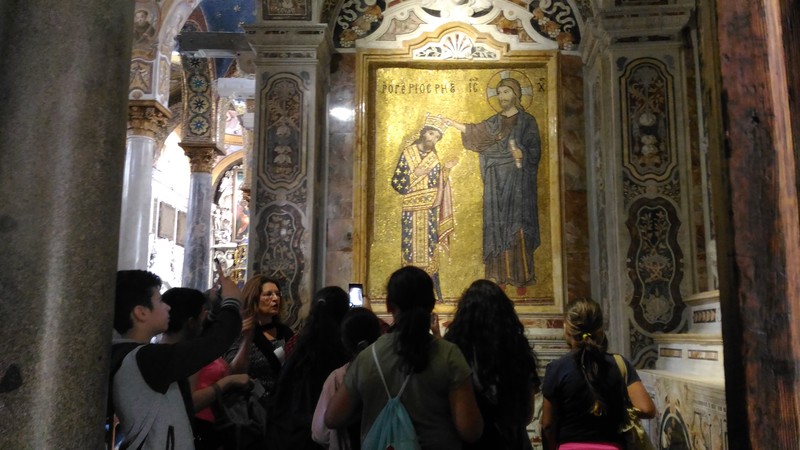 02_La_prof_Cosenza_spiega_i_mosaici_della_Martorana