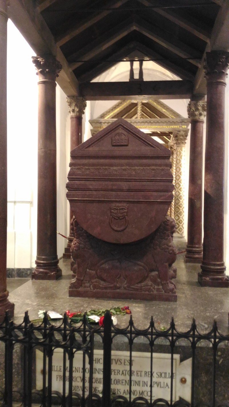 06_La_Tomba_di_Federico_II