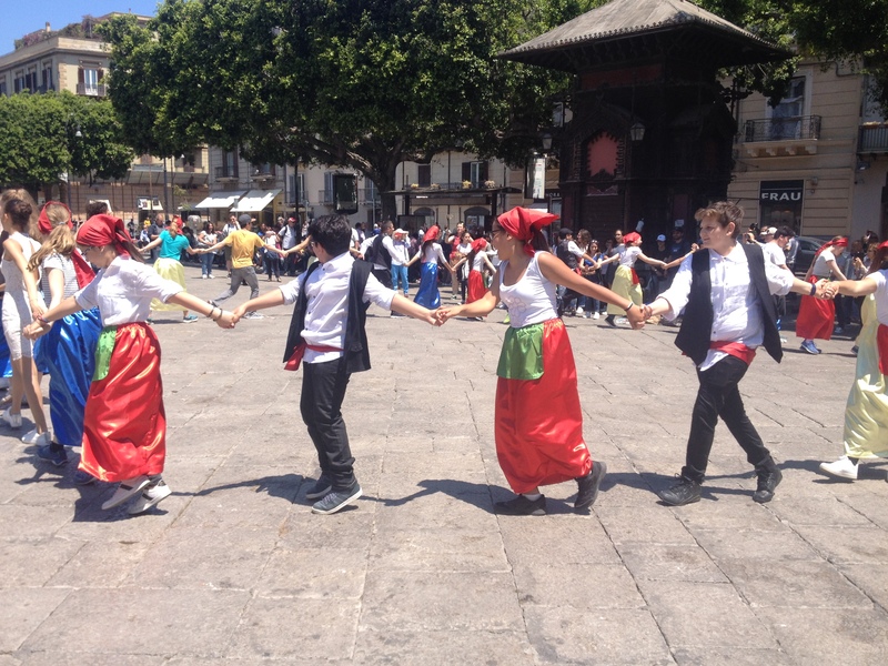 European Music Show. Visita al Massimo e contraddanza