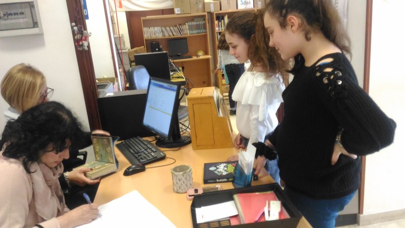 2018-03-07_biblioteca_brancaccio_1F_04_Prendiamo_2_libri_in_prestito