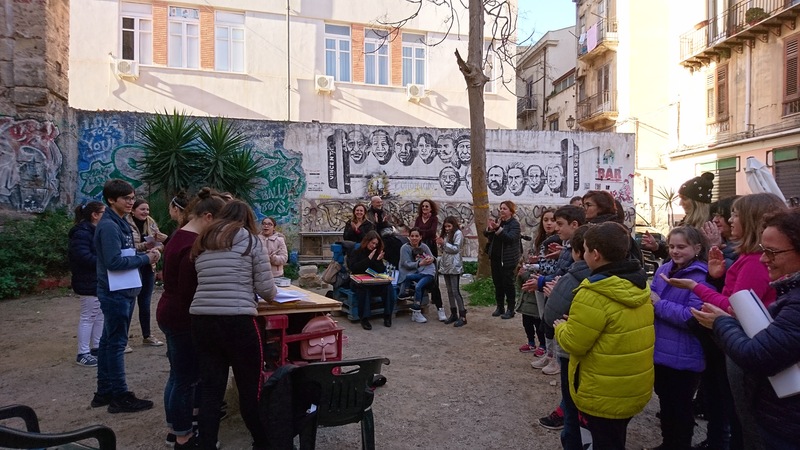 Motti da legare a piazzetta Mediterraneo
